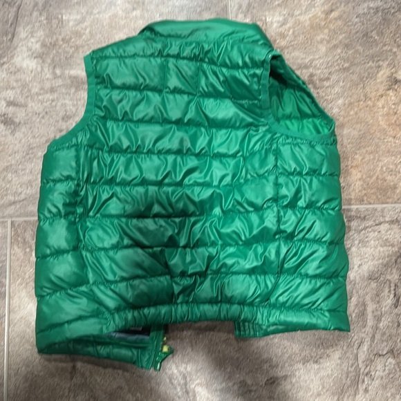 Kids lightweight puffer vest, green, size 4-5 - Picture 3 of 3